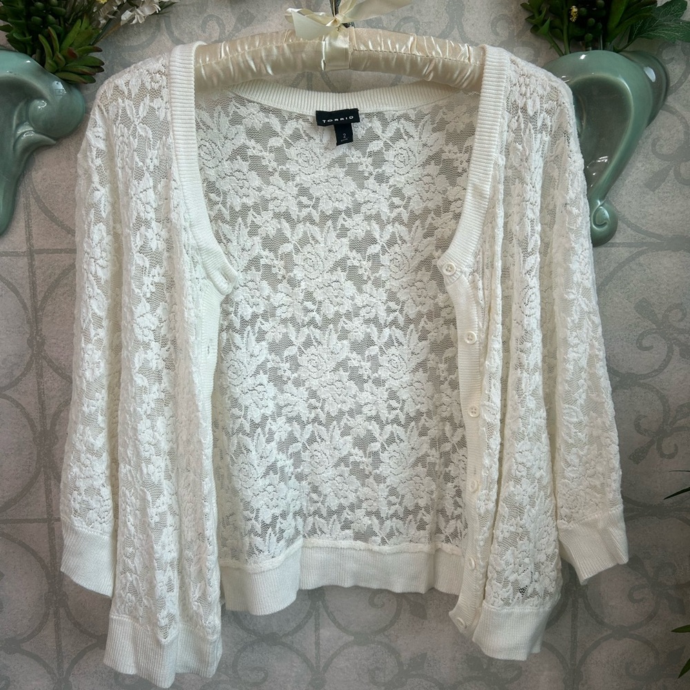 Torrid 2 (2X) White Lace Cardigan